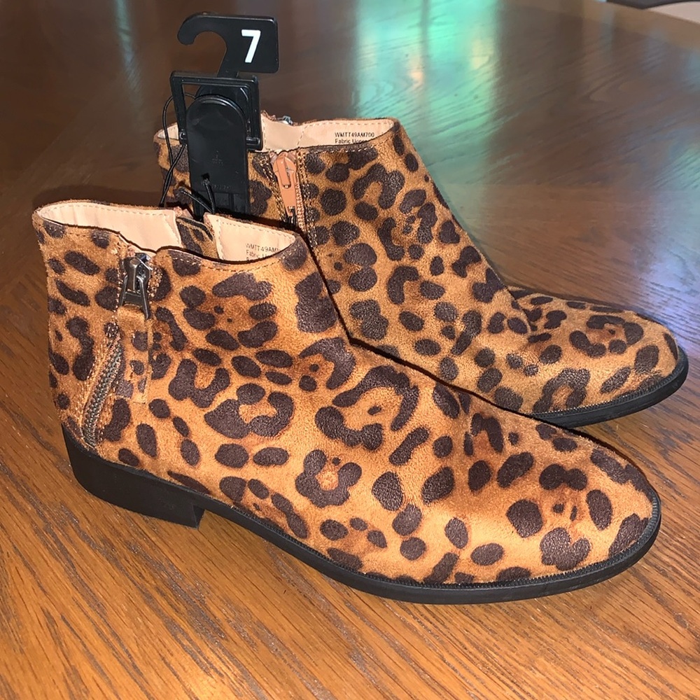 Women’s Time and Tru Cheetah Print Bootie Memory Foam Shoes Size 7 Never Worn